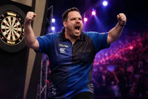 Adrian Lewis réalise un 9 Darter à Stevenage : Jackpot relance les spéculations sur son comeback